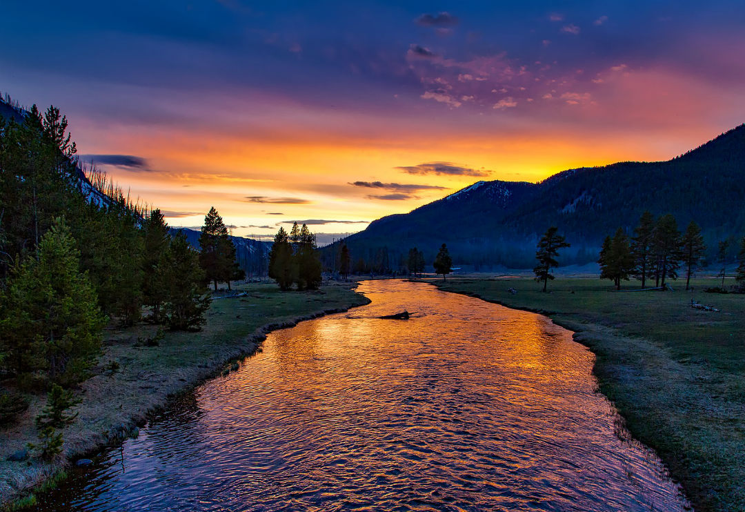 Hiking at the best national park: Yellowstone